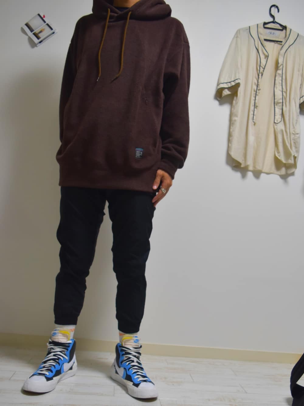 「パーカー、秋色、ジョガーパンツ、sacai、NIKE、ストリート」｜「NIKEのアイテム（その他パンツ、ブラック系）」を使った、taka(相互フォロー)さん（メンズ・170cm）の秋コーディネートの1枚目の写真