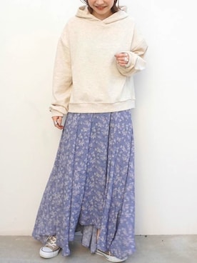 「フラワープリント」｜「アイテム（パーカー）」を使った、fujiさん（レディース・154cm）の春コーディネート