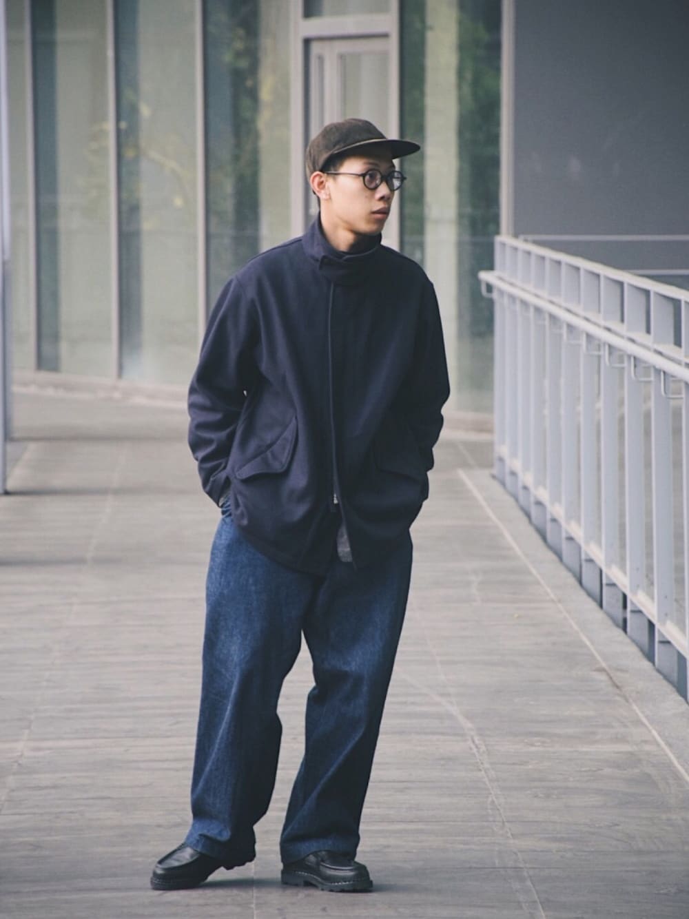 「Paraboot、コモリ、お洒落さんとつながりたい、春コーデ、ファッションの力を信じよう、服好きな人と繋がりたい、足元くら部、ジャケット、革靴」｜「COMOLIのアイテム（ジャケット/アウター、ブルー系）」を使った、ようさん（メンズ・166cm）の冬コーディネートの1枚目の写真