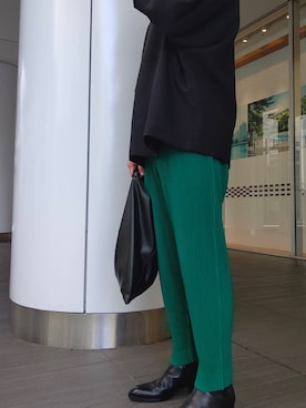 「HOMME PLISSE ISSEY MIYAKE（オムプリッセイッセイミヤケ）のアイテム（パンツ、グリーン系）」を使った、karagさん（メンズ・169cm）の夏コーディネート
