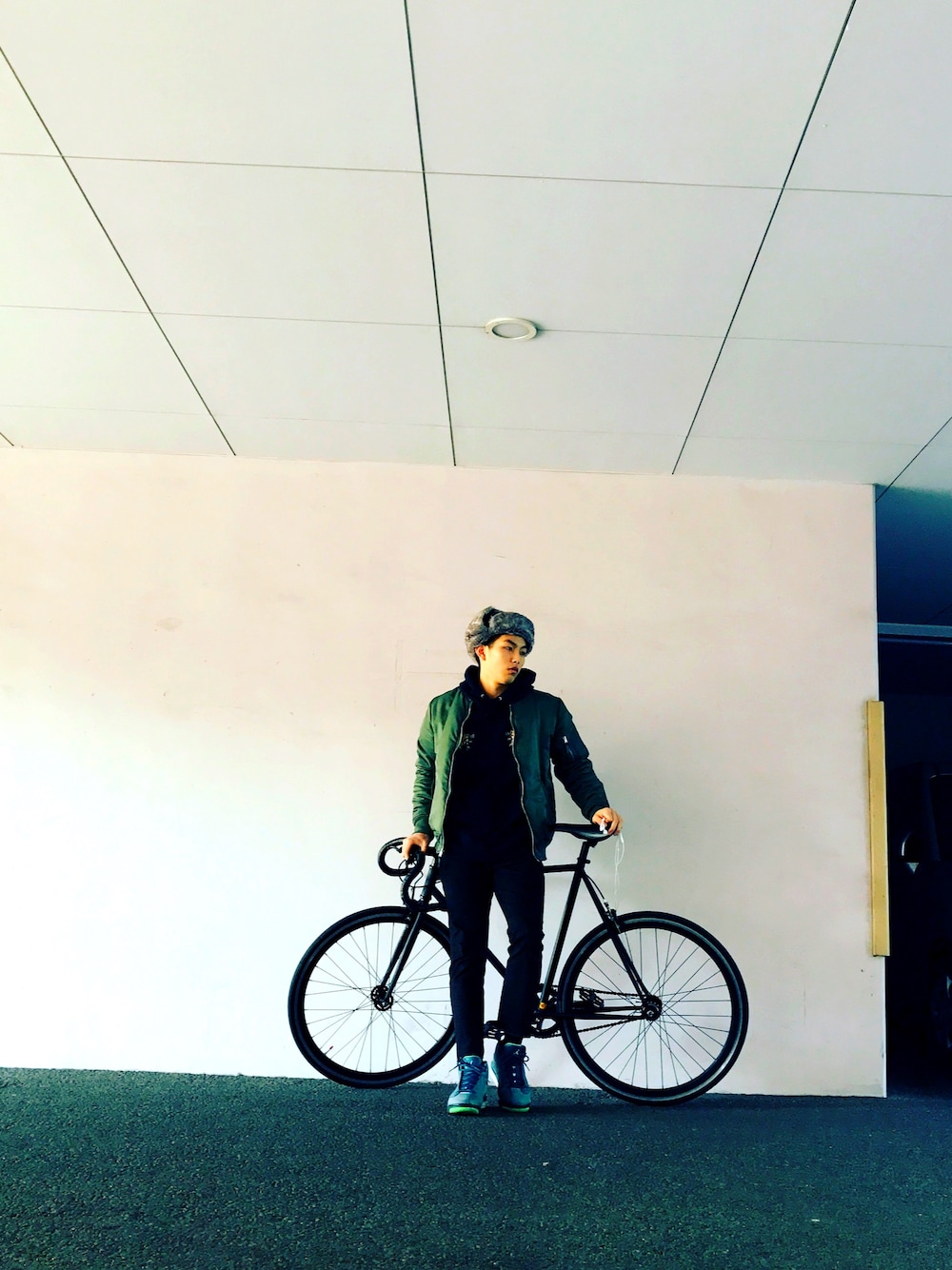 「ピストバイク、ストリート、アクティブ、pistbike、trick、ciaopanic、Jordan、HUF、TRAPPER、CAP」｜「NEW ERAのNEWERA TRAPPER SPRAY CAMO（キャップ、その他）」を使った、Daiske Snerkerさん（メンズ・173cm）の冬コーディネートの1枚目の写真
