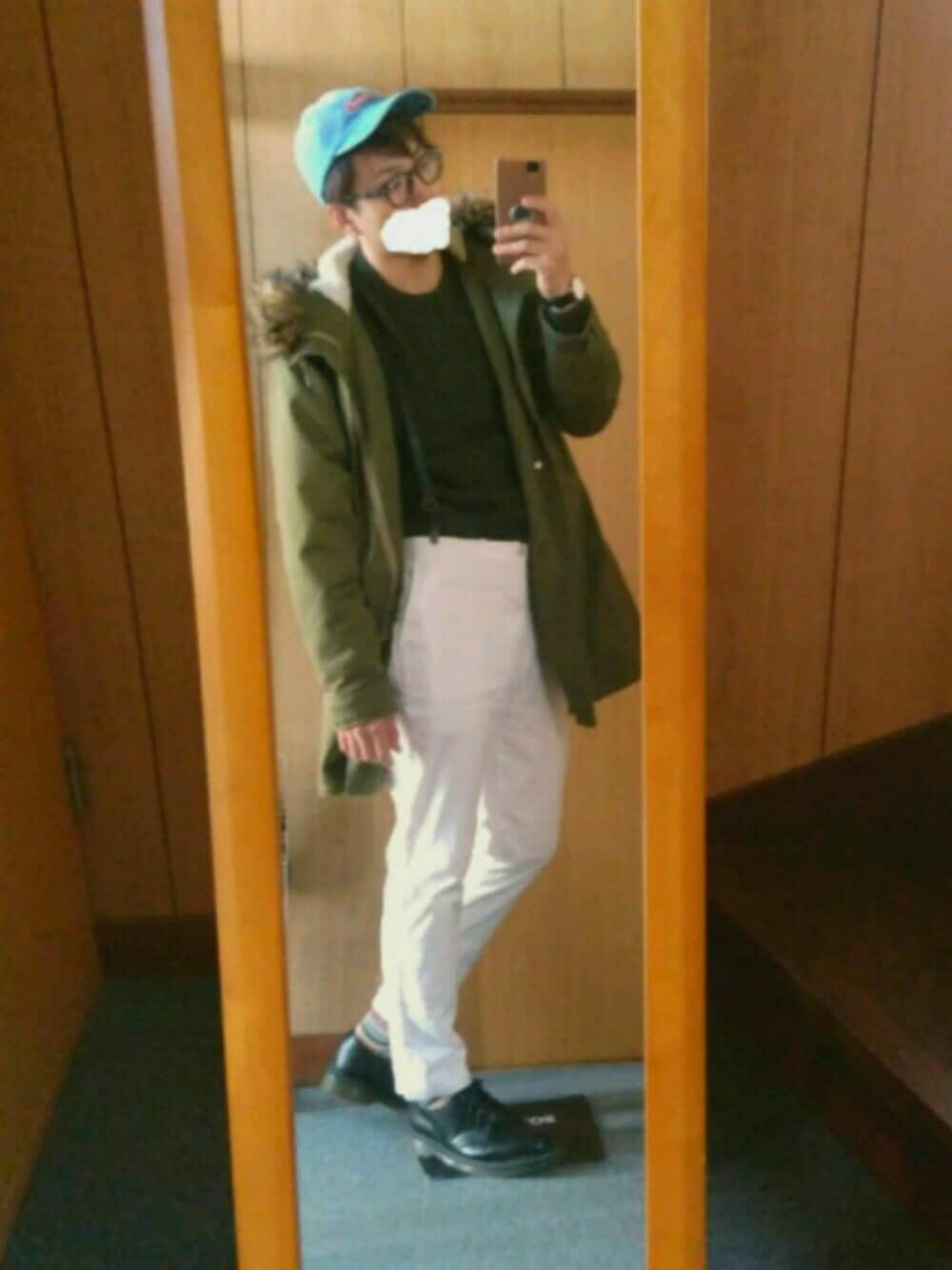 「UNIQLO、ニット、GU、プチプラ、ドクターマーチン、ダニエルウェリントン、サスペンダー、モッズコート、キャップ、タックイン」｜「UNIQLOのアイテム（その他パンツ、ホワイト系）」を使った、hiroakiさん（メンズ・174cm）の秋コーディネートの1枚目の写真