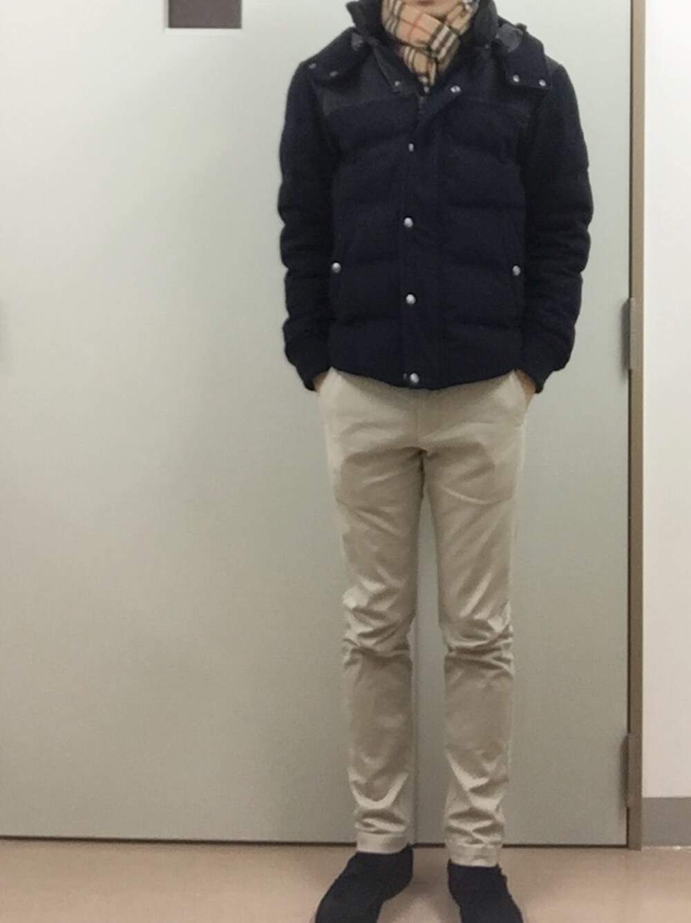 「出勤」｜「UNIQLOのアイテム（ダウンジャケット/コート、ブラック系）」を使った、RTさん（メンズ・177cm）の冬コーディネートの1枚目の写真