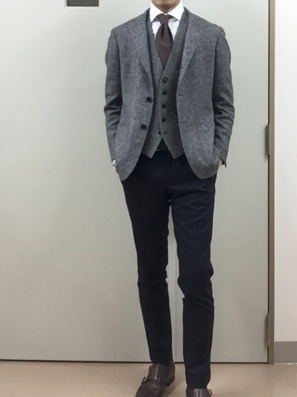 「出勤」｜「PT01のアイテム（スラックス、ブラック系）」を使った、RTさん（メンズ・177cm）の冬コーディネートの1枚目の写真