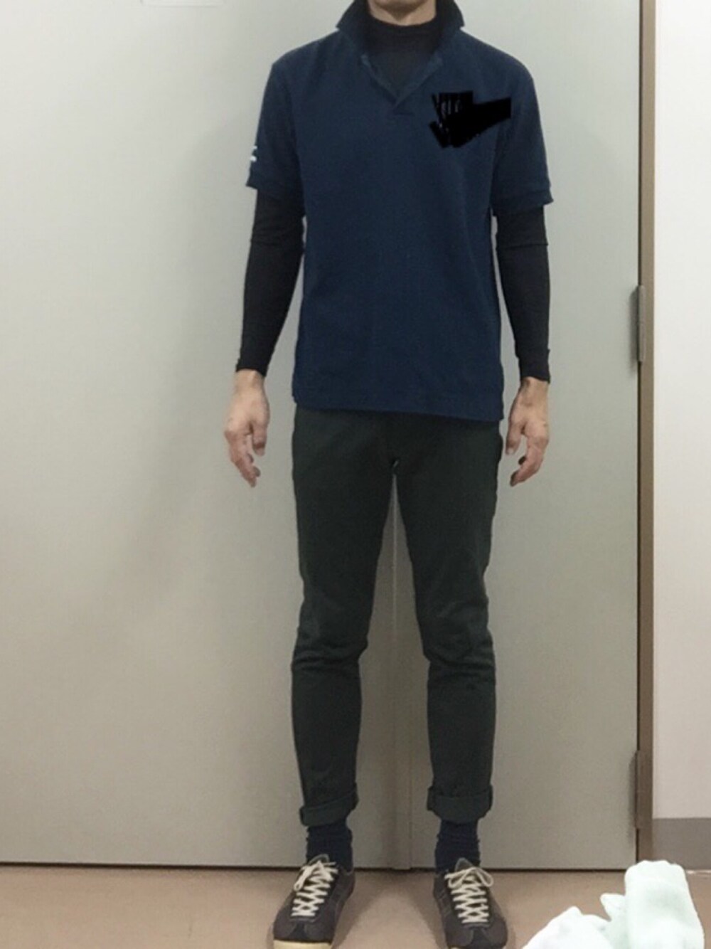 「掃除」｜「MIZUNOのアイテム（ポロシャツ、ブラック系）」を使った、RTさん（メンズ・177cm）の夏コーディネートの1枚目の写真