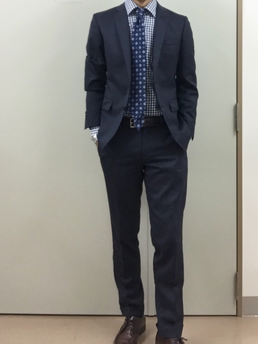 「出勤」｜「ROLEXのアイテム（アナログ腕時計、シルバー系）」を使った、RTさん（メンズ・177cm）の秋コーディネートの1枚目の写真
