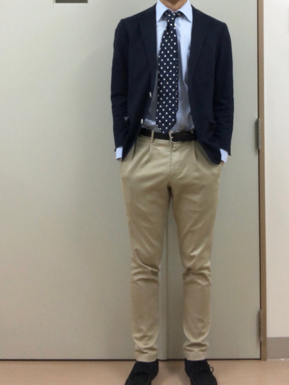 「出勤」｜「BURBERRY BLACK LABELのアイテム（ネクタイ、ブラック系）」を使った、RTさん（メンズ・177cm）の春コーディネートの1枚目の写真
