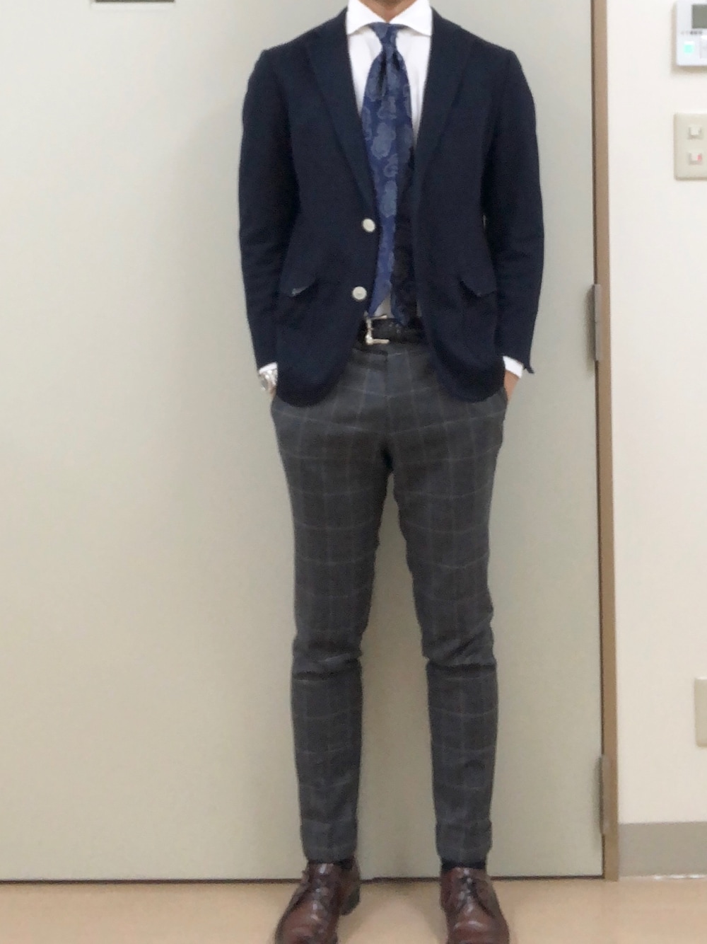 「出勤」｜「BEAMS Fのアイテム（ネクタイ、ブルー系）」を使った、RTさん（メンズ・177cm）の春コーディネートの1枚目の写真