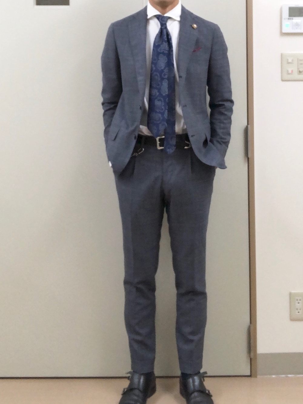「出勤、セットアップ、プリーツ」｜「BEAMS Fのアイテム（ネクタイ、ブルー系）」を使った、RTさん（メンズ・177cm）の冬コーディネートの1枚目の写真