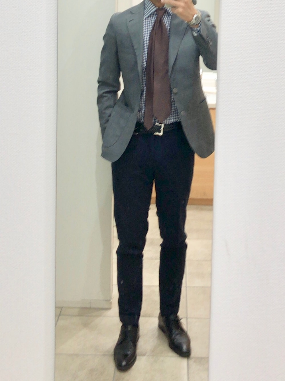 「出勤」｜「THE SUIT COMPANYのアイテム（ネクタイ、ブラウン系）」を使った、RTさん（メンズ・177cm）の春コーディネートの1枚目の写真
