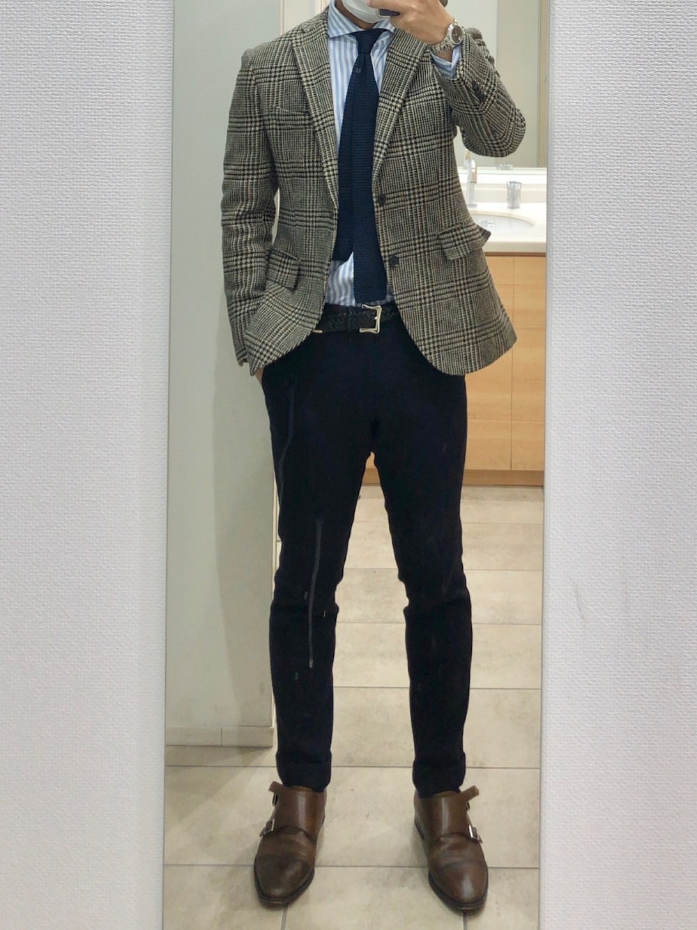 「出勤」｜「THE SUIT COMPANYのアイテム（ネクタイ、ブラック系）」を使った、RTさん（メンズ・177cm）の秋コーディネートの1枚目の写真