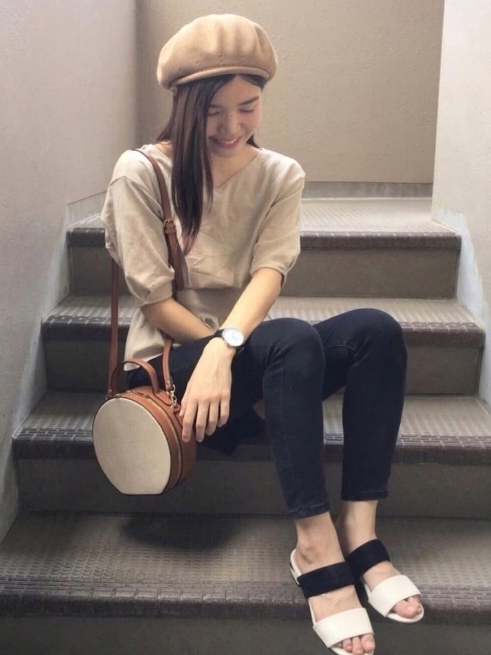 「シュークロ、shoesincloset、夏セールで買いました、ベージュ、ベージュ×ブラック、プチプラコーデ、プチプラ、サンダル、オトナカジュアル、サマーベレー」｜「DHOLICの2WAYツーマテリアルサークルバッグ（ショルダーバッグ、ブラウン系）」を使った、ずんさん（レディース・161cm）の夏コーディネートの1枚目の写真