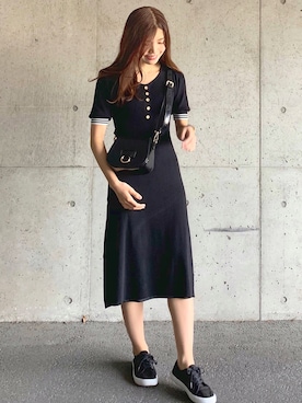 Vネックボタン半袖ニットワンピースを使った人気ファッションコーディネート Wear