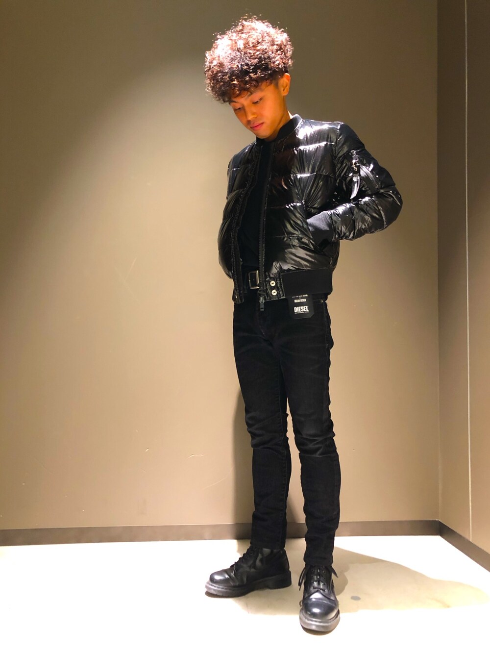 「Diesel、DIESELららぽーと富士見、diesel black gold、秋冬コーデ、短丈、ブーツスタイル」｜「DIESELのアイテム（ダウンジャケット/コート、ブラック系）」を使った、　Ryujiさん（メンズ・168cm）の秋コーディネートの1枚目の写真