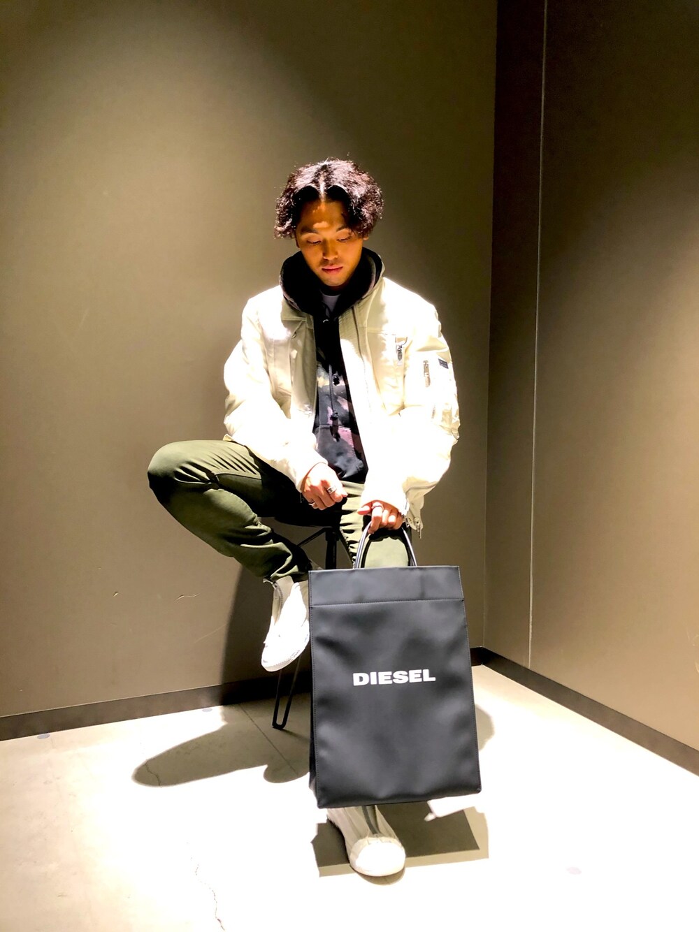 「Diesel、DIESELららぽーと富士見、diesel black gold、ビッグシルエット、柄物、春コーデ」｜「DIESELのメンズ ジャケット リバーシブル ミリタリーブルゾン（ミリタリージャケット、ホワイト系）」を使った、　Ryujiさん（メンズ・168cm）の春コーディネートの1枚目の写真