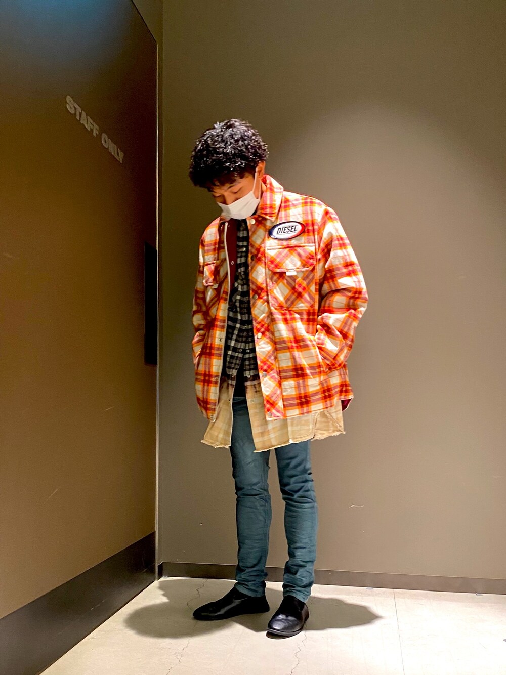 「秋冬コーデ、重ね着、ガラガラ、Diesel、DIESELららぽーと富士見、ちょっと暑い」｜「DIESELのアイテム（ジャケット/アウター、オレンジ系）」を使った、　Ryujiさん（メンズ・168cm）の秋コーディネートの1枚目の写真