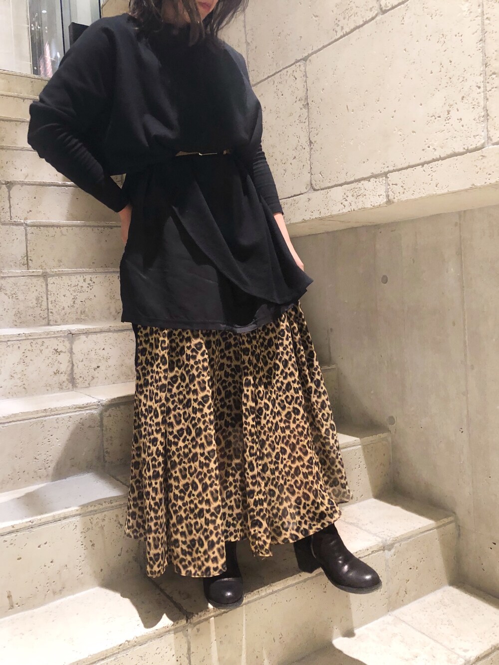 「ゆるコーデ、レオパード、ワンピース、レイヤードスタイル、ベルト、ラフ、ショートブーツ、秋コーデ」｜「audrey and john wadのアイテム（スカート、ブラウン系）」を使った、kiyomiさん（レディース・155cm）の秋コーディネートの1枚目の写真