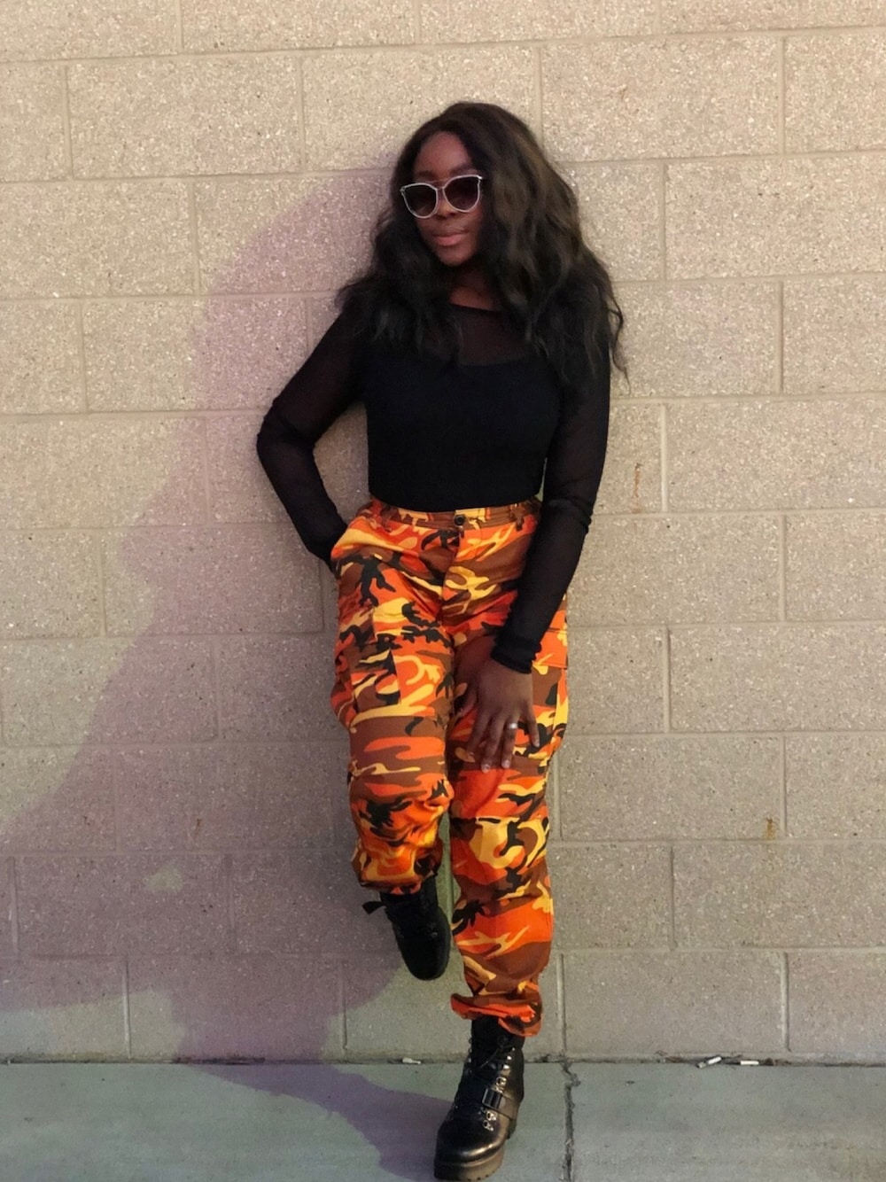 「camouflage、street、ootd、fashion、STYLE、streetstyle、streetfashion、black、Urbanoutfitters、orange」｜「URBAN OUTFITTERSのアイテム（カーゴパンツ、オレンジ系）」を使った、✨ princessunyoh ✨さん（レディース・168cm）の秋コーディネートの1枚目の写真