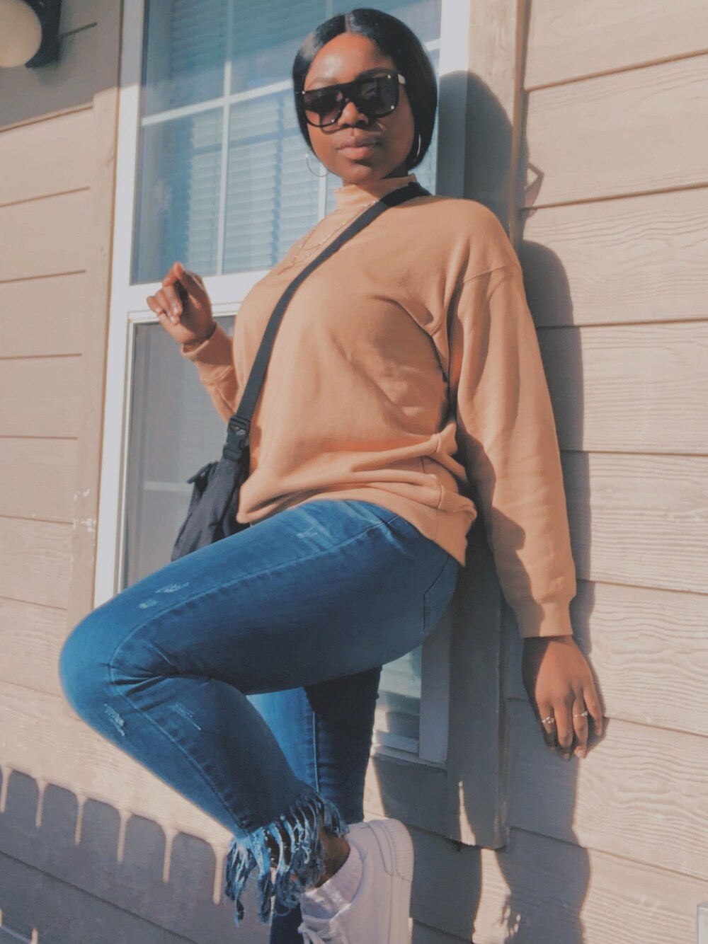 「BROWN、fall、UNIQLO、denim、sweatshirt、turtle neck、fall style」｜「UNIQLOのアイテム（スウェット、ブラウン系）」を使った、✨ princessunyoh ✨さん（レディース・168cm）の秋コーディネートの1枚目の写真