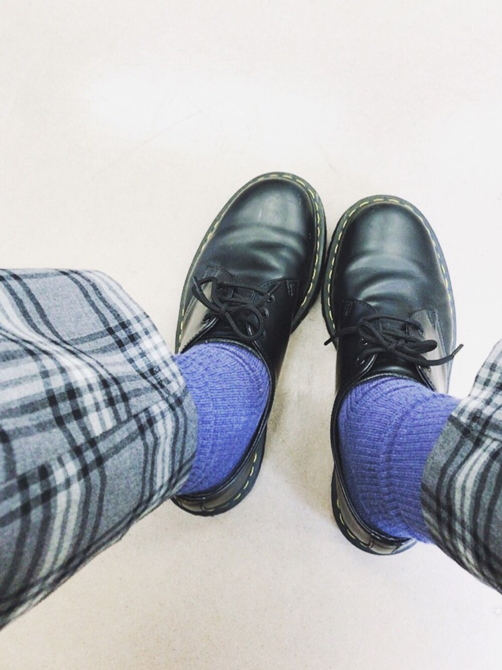 「Dr.Martens、ドクターマーチン、靴下、靴、革靴、革靴×靴下」｜「Dr. MartensのDr.Martens / CORE 1461 BEX BLACK SMOOTH_mtn（ドレスシューズ、ブラック系）」を使った、ばるさん（メンズ・172cm）の秋コーディネートの1枚目の写真
