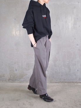 「032c（ゼロスリーツーシー）のアイテム（トップス）」を使った、橋本さん（メンズ・173cm）の春コーディネート