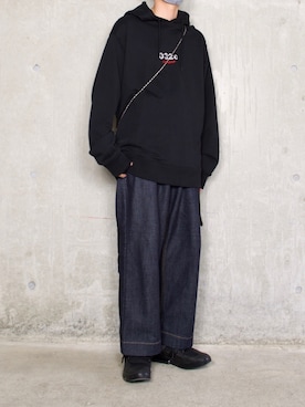 「032c（ゼロスリーツーシー）のアイテム（トップス）」を使った、橋本さん（メンズ・173cm）の秋コーディネート