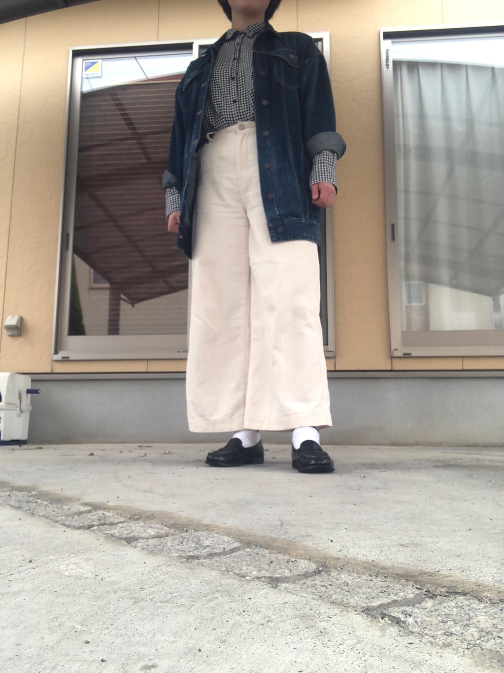 「GUの（GU）リネンブレンドシャツ（ギンガム・長袖）（トップス、ブラック系）」を使った、renaさん（レディース・159cm）の春コーディネートの1枚目の写真