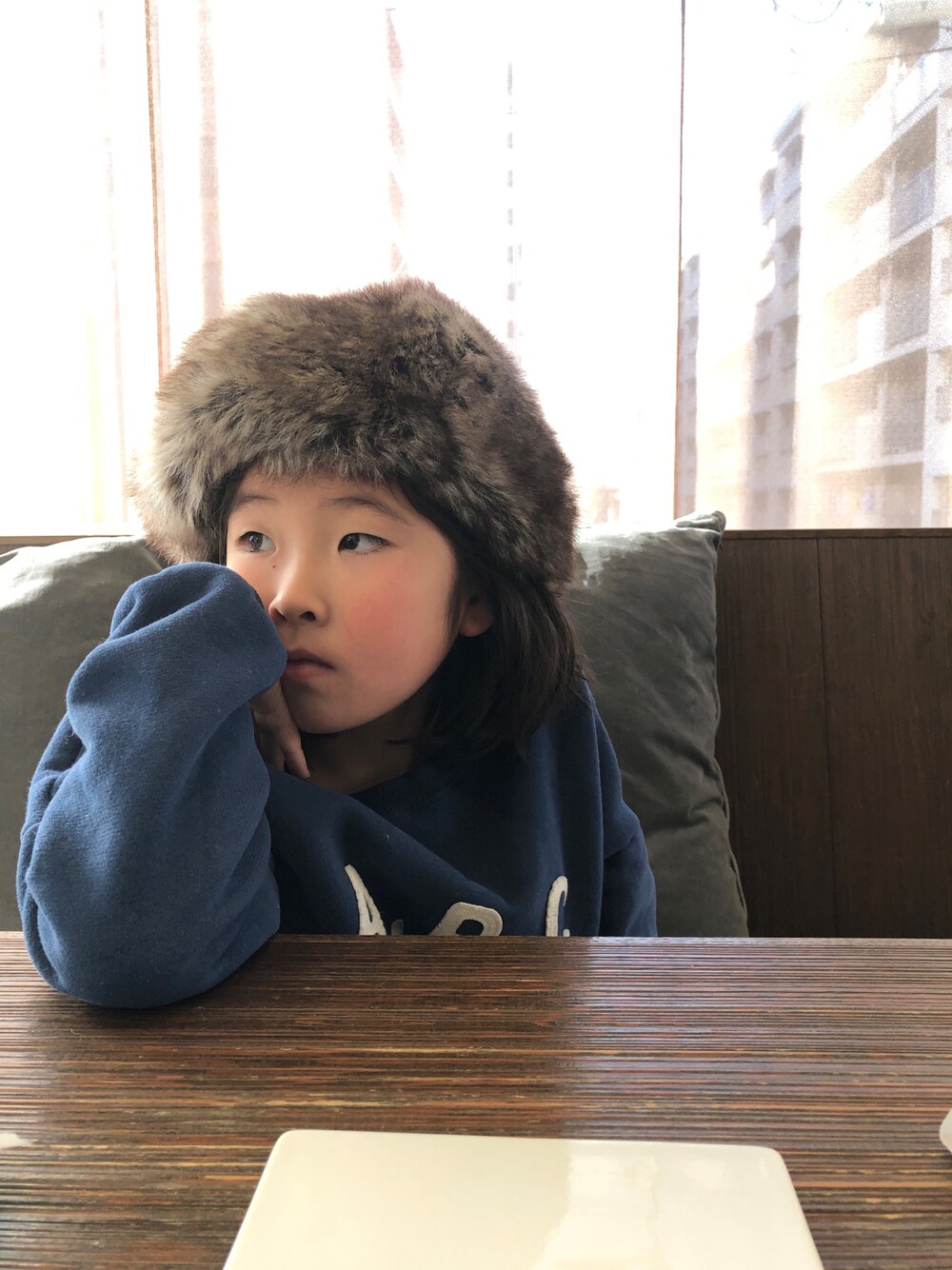 「B:MING by BEAMSのビーミング by ビームス / フェイクファーベレー帽 17AW（ハンチング/ベレー帽、ブラウン系）」を使った、Anriさん（キッズ・120cm）の冬コーディネートの1枚目の写真