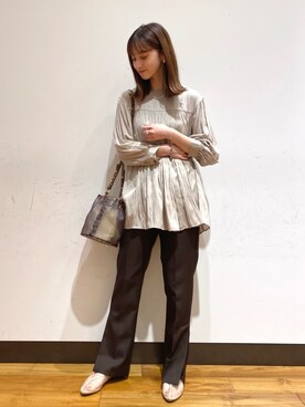 アーバンリサーチ  ヴィンテージ　サテンティアード　ギャザーブラウス URBAN RESEARCH（アーバンリサーチ）の「ヴィンテージサテンティアード