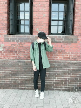 「UNIQLO（ユニクロ）のアイテム（Tシャツ/カットソー、ブラック系）」を使った、ここさん（メンズ・173cm）の春コーディネート