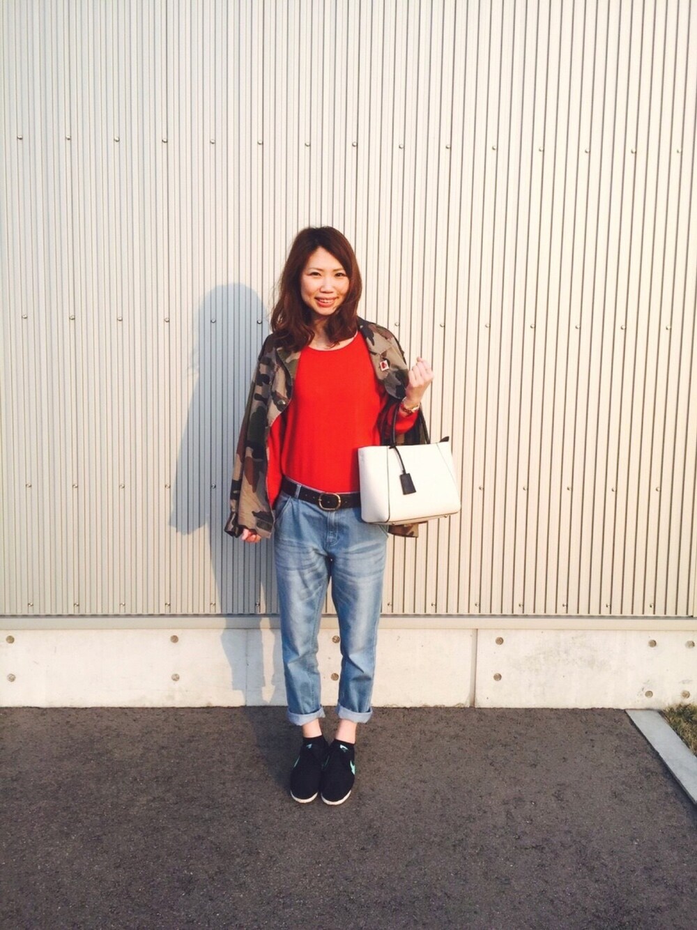 「休日スタイル、ローリーズファーム(LOWRYS FARM)、グローバルワーク(GLOBAL WORK)、ナイキスニーカー、ZARA、エボルイール」｜「INDUYCO.S.Aのアイテム（ミリタリージャケット、グリーン系）」を使った、ArisAさん（レディース・164cm）の春コーディネートの1枚目の写真