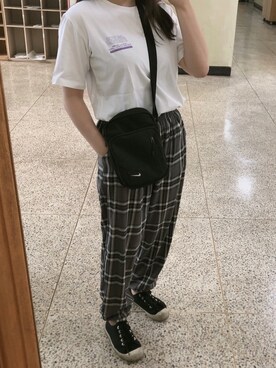 ショルダーバッグを使った チェックパンツ のレディース人気ファッションコーディネート 地域 韓国 Wear