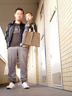 「赤ちゃん」｜「アイテム（ライダースジャケット）」を使った、つちはるさん（メンズ・160cm）の春コーディネート