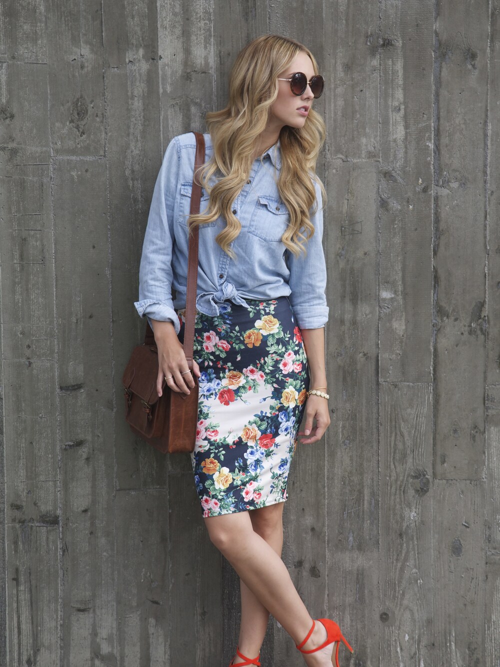 「asos、BAG、button down、chambray、cross-body、eyewear、Nordstrom、skirt、top、ZARA」｜Sheridan Gregoryさん（レディース）の夏コーディネートの1枚目の写真