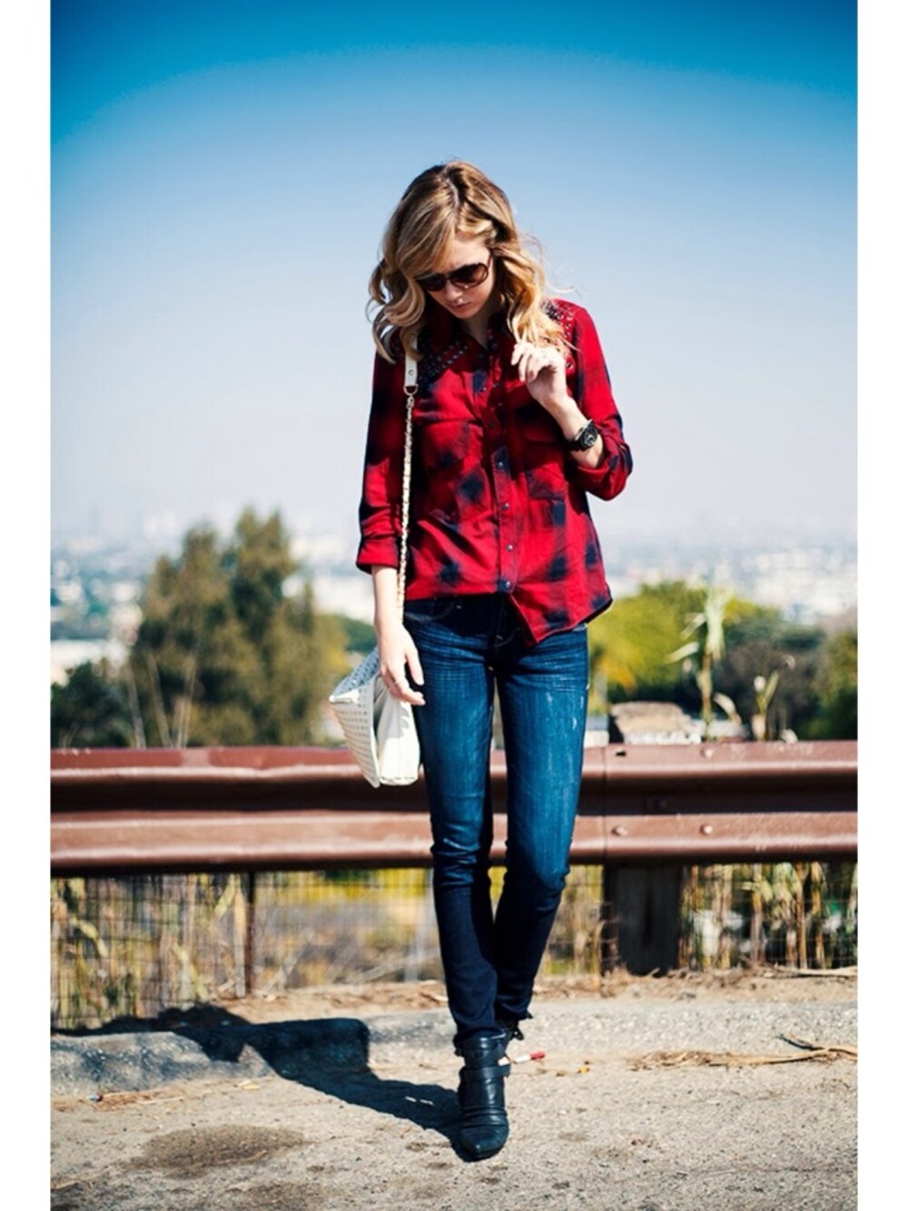 「BAG、booties、express、jeans、JEFFREY CAMPBELL、Sunglasses、TOM FORD、top、Windsor、ZARA」｜Sheridan Gregoryさん（レディース）の冬コーディネートの1枚目の写真