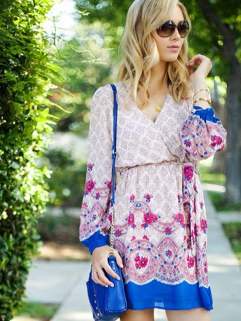 「BAG、bracelet、dress、Gorjana、MICHAEL KORS、necklace、Olivia + Joy、Sunglasses、TOM FORD、white plum」｜Sheridan Gregoryさん（レディース）の春コーディネートの1枚目の写真