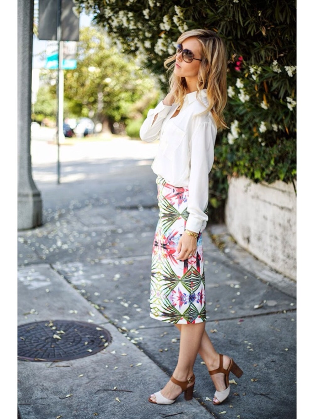「ankle strap、blouse、button down、FOREVER 21、heels、Nordstrom、skirt、sole society、Sunglasses、TOM FORD」｜Sheridan Gregoryさん（レディース）の春コーディネートの1枚目の写真