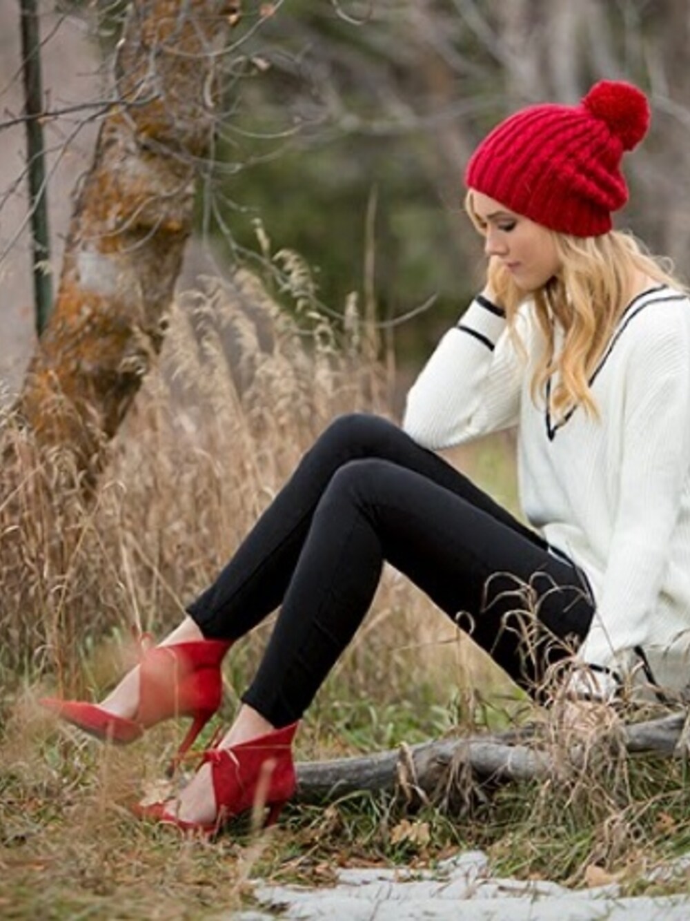 「asos、beanie、GAP、hat、heels、jeans、Lace-up、sweater、YMI Jeans、ZARA」｜Sheridan Gregoryさん（レディース）の冬コーディネートの1枚目の写真
