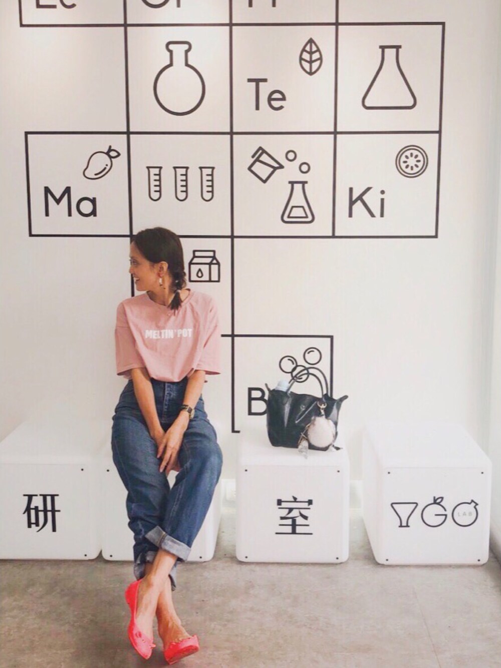 「summer、girl、casual、デニム、Tシャツ、Tシャツ×デニム」｜「Cher’s Selectのアイテム（Tシャツ/カットソー、ピンク系）」を使った、シェアさん（レディース・160cm）の秋コーディネートの1枚目の写真