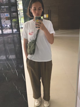 「午安のアイテム（Tシャツ/カットソー、ホワイト系）」を使った、GYさん（レディース）の秋コーディネート