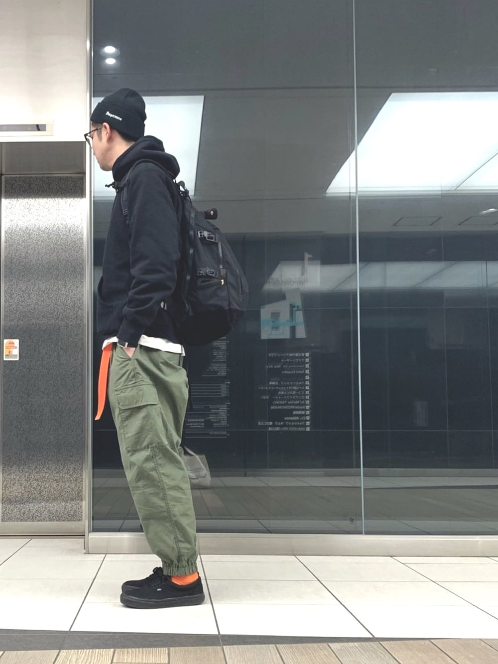 「UNIQLO、ユニクロ、wtaps、NEIGHBORHOOD、シュプリーム、supreme、ビズビム、ソフ、SOPHNET.」｜「VISVIMのアイテム（バックパック/リュック、ブラック系）」を使った、zooyaaaaahさん（メンズ・183cm）の冬コーディネートの1枚目の写真