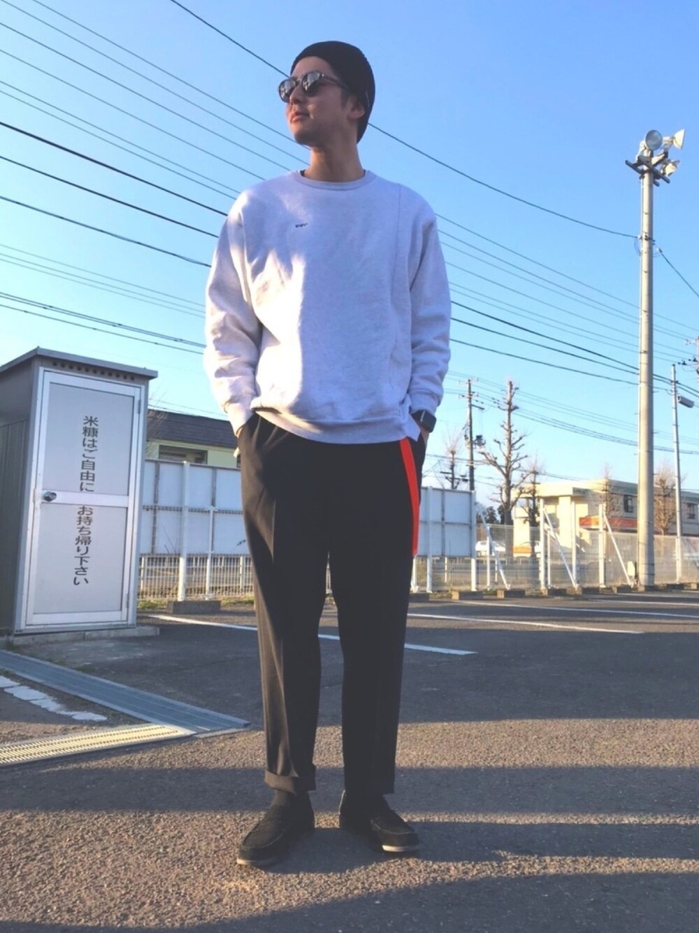 「UNIQLO、ユニクロ、シュプリーム、supreme、wtaps、ダブルタップス、SOPHNET.、uniform experiment」｜「WTAPSのアイテム（スウェット、ホワイト系）」を使った、zooyaaaaahさん（メンズ・183cm）の春コーディネートの1枚目の写真