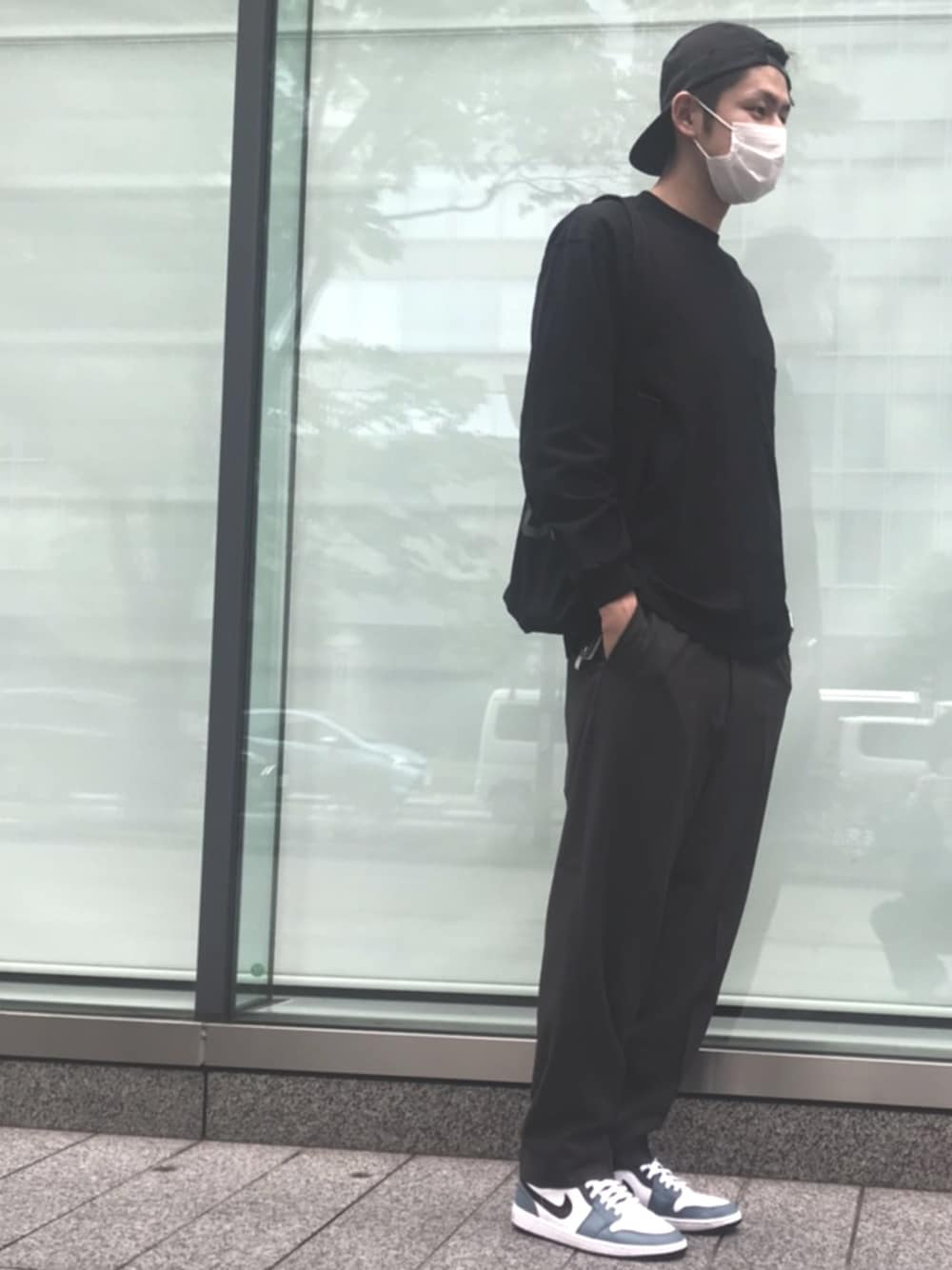 「UNIQLO、ユニクロ、wtaps、ダブルタップス、AIR JORDAN、FACETASM」｜「UNIQLOのクルーネックT（長袖）（Tシャツ/カットソー、ブラック系）」を使った、zooyaaaaahさん（メンズ・183cm）の春コーディネートの1枚目の写真
