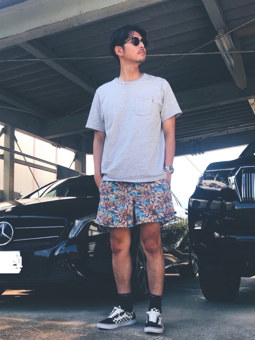「シュプリーム、supreme、パタゴニア、patagonia、バギーズショーツ、OLIVER PEOPLES、オリバーピープルズ、VANS」｜「Supreme のアイテム（Tシャツ/カットソー、グレー系）」を使った、zooyaaaaahさん（メンズ・183cm）の夏コーディネートの1枚目の写真