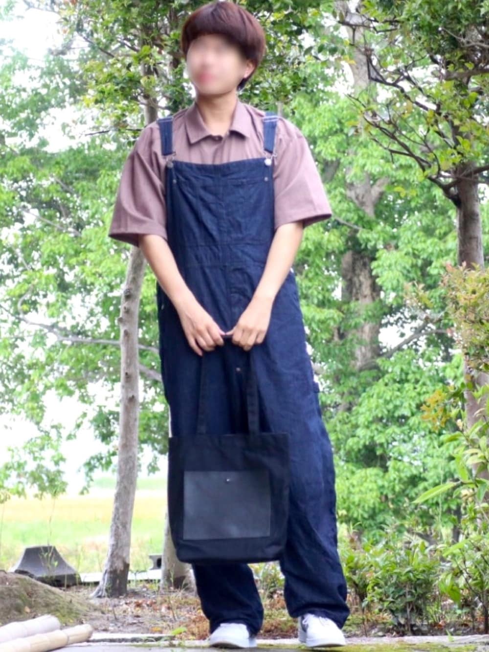 「これが私をアゲる服、シンプルコーデ、シンプル、オーバーオール、デニム、プチプラ、スニーカー、夏コーデ、夏、大学生」｜「YARD PLUSのYARD PLUS リングスナップ半袖シャツ（シャツ/ブラウス、ブラウン系）」を使った、Shinさん（メンズ・178cm）の春コーディネートの1枚目の写真
