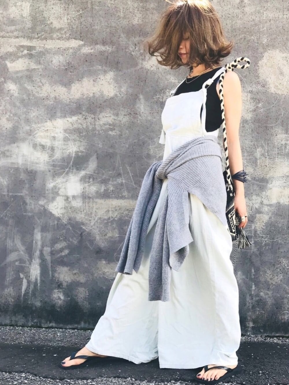 「サロペット、オールインワン、カジュアル、オーバーオール、はおり、休日ランチ、休日スタイル、ラクチンコーデ」｜「STYLENANDAのアイテム（カーディガン/ボレロ、グレー系）」を使った、hanaさん（レディース・161cm）の夏コーディネートの1枚目の写真