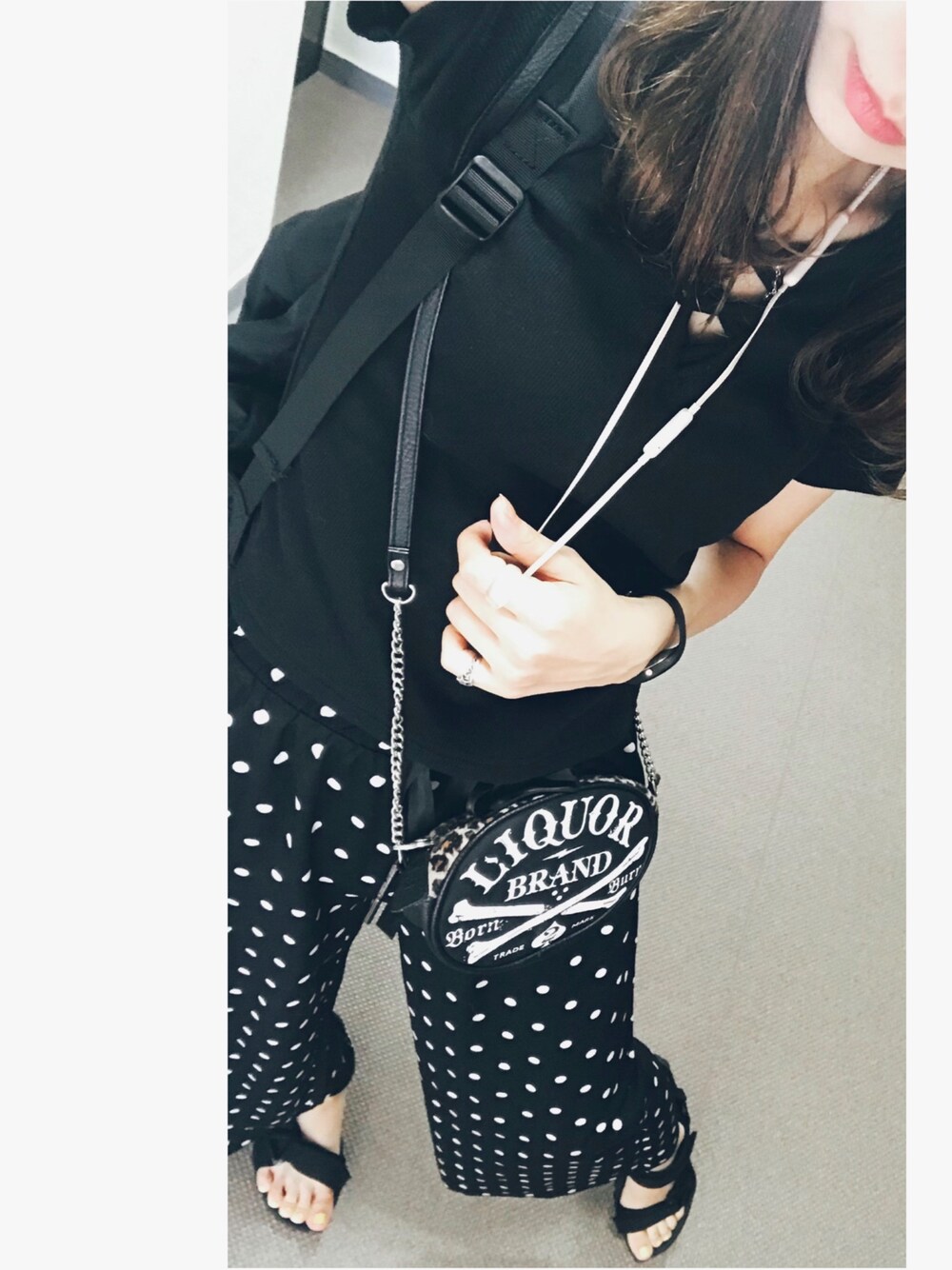 「ブラック、ブラックコーデ、黒、ドットパンツ、FREAK’Ｓ STORE、ワイドパンツ、シンプルコーデ、ガウチョパンツ、GRL、オトナ女子」｜「GRLのアイテム（トップス、ブラック系）」を使った、⊿mey さん（レディース・168cm）の夏コーディネートの1枚目の写真