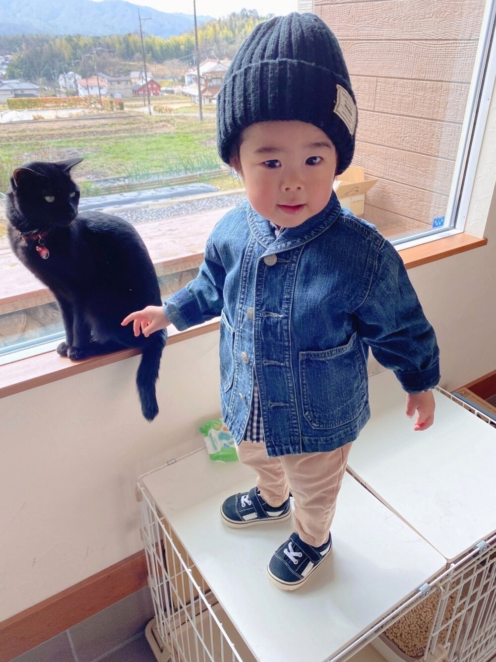 「春コーデ、むすこーで、息子、息子コーデ、デニムジャケット、春アウター、休日スタイル、春服、ギンガムチェックシャツ、ニット帽」｜「BIG FIELDのU.S.NAVYジャケット（90～140cm）（その他アウター、ブルー系）」を使った、Mt.0344さん（キッズ・90cm）の春コーディネートの1枚目の写真