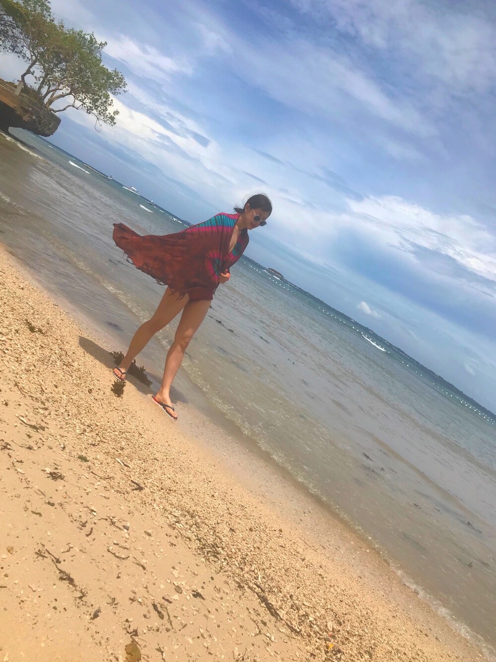 「夏のワントーンコーデ、シンプルコーデ、海、海コーデ、セブ島、リゾートスタイル、水着、ゆるコーデ、モノキニ、プチプラコーデ」｜「SEA DRESSのﾎﾟｲﾝﾄﾌﾘﾙﾜﾝﾋﾟｰｽ（水着、オレンジ系）」を使った、マリノ さん（レディース・165cm）の夏コーディネートの1枚目の写真