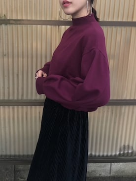 「パープル×黒」｜「アイテム（スウェット）」を使った、マリノ さん（レディース・165cm）の秋コーディネート